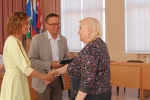 Алексей Герасимов вручил награды организаторам выборов в Каменске-Уральском