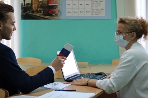 Во всех участковых избирательных комиссия Свердловской области заработали пункты приема заявлений