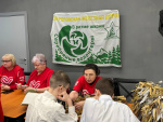 В ДКЖ теплом рук согрели фронт: мастер-класс в поддержку бойцов СВО
