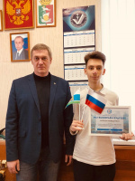 Награждение победителя межмуниципального этапа областного конкурса «Мы выбираем будущее»