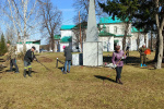 Члены избирательных комиссий принимают участие в уборке территории памятников и монументов