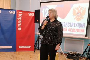 ПЕРВЫЕ получают первые паспорта!