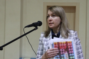 Награды участникам выставки рисунков, посвященных Дню Конституции