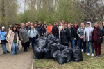 Накануне праздника члены участковых избирательных комиссий Ленинского района приняли активное участие в городском субботнике