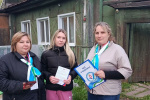 На улице хорошая погода и члены участковых избирательных комиссий продолжают подомовые (поквартирные) обходы