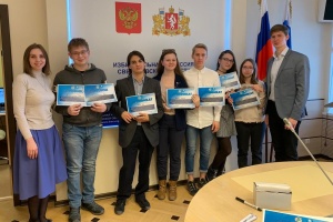 Продолжаются экскурсии в Избирательную комиссию Свердловской области