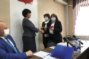 В Невьянске вручили удостоверения вновь избранным депутатам