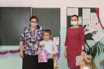 Члены теркома вручили рождественские подарки лучшим ученикам школы №2 в Новой Ляле