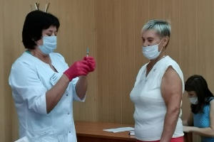 В Реже вакцинировали членов УИК