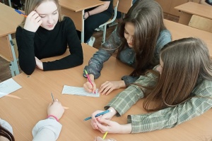 Школьники сыграли в «ПолитикУМ»