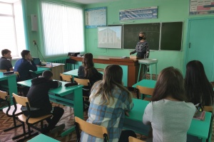 В Барабинской школе провели правовой калейдоскоп для молодых избирателей