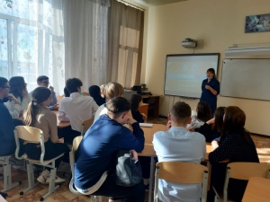 В Камышлове старшеклассники Лицея №5 сыграли в «ПолитикУМ»
