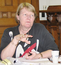 2.	Кэти Де Вулф, директор по выборам офиса секретаря штата