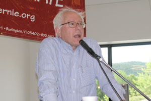 Берни Сандерс, кандидат в Сенат США. Ныне уже сенатор